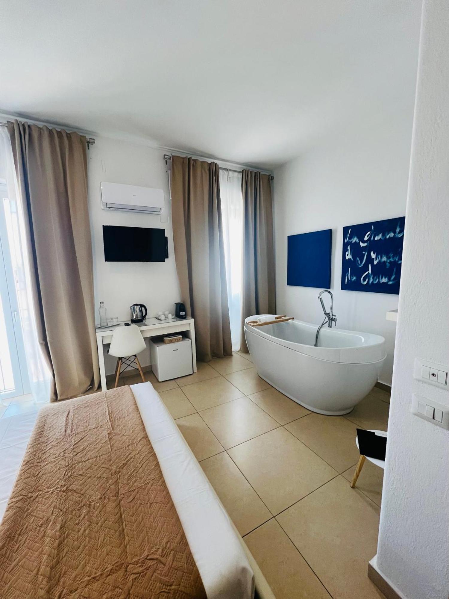 Les Chambres De Francoise Guest House Olbia Eksteriør billede